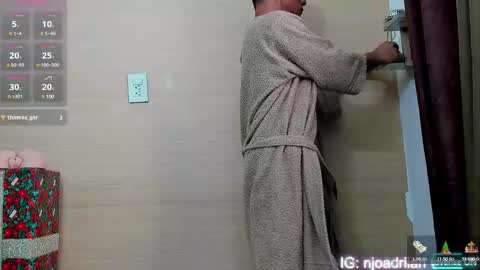 Snapshot of adriano_bigcock chatting on January 4, 3:39 pm Adrian online show from January 4, 3:39 pm