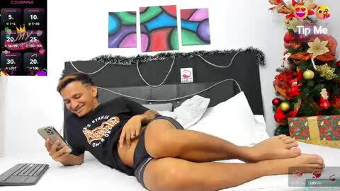Snapshot of adriano_bigcock chatting on December 20, 1:58 am Adrian online show from December 20, 1:58 am