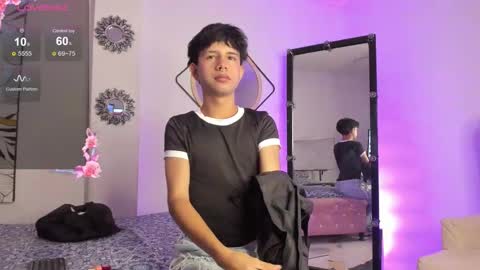 Snapshot of adrien_twink chatting on September 30, 7:50 pm Arien online show from September 30, 7:50 pm