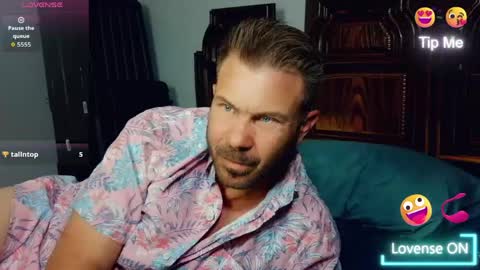 Blue Eyed Handsome Man online show from April 24, 11:18 pm