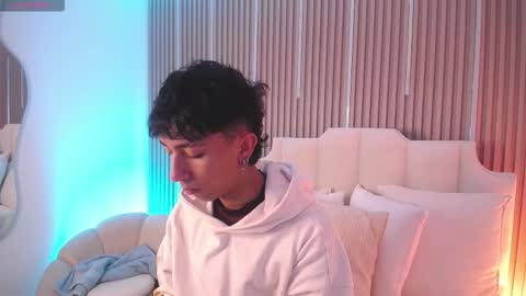 Aiden online show from March 4, 1:07 pm