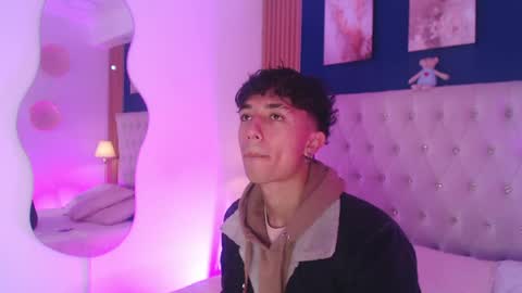 Aiden online show from April 8, 1:09 pm