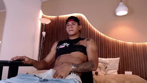 Snapshot of aiden_steel chatting on October 5, 2:10 pm Aiden online show from October 5, 2:10 pm