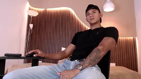 Snapshot of aiden_steel chatting on September 30, 1:25 pm Aiden online show from September 30, 1:25 pm