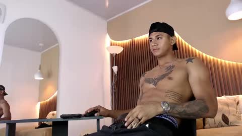Snapshot of aiden_steel chatting on October 2, 1:37 pm Aiden online show from October 2, 1:37 pm