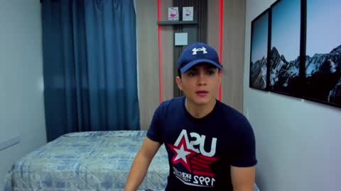 Snapshot of alan_nd_kevin chatting on January 26, 11:39 am Alan Kevin can we reach 100 thumbs up please guys online show from January 26, 11:39 am