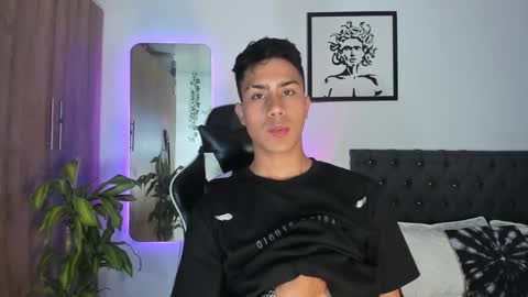 alannaughty_ online show from December 21, 11:13 pm