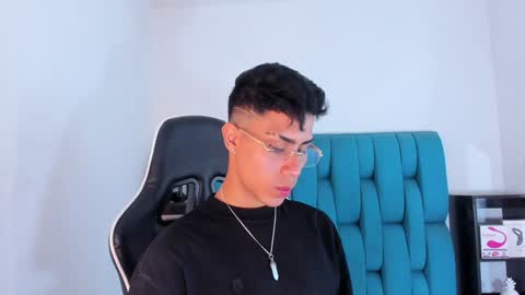 alannaughty_ online show from February 6, 9:17 pm