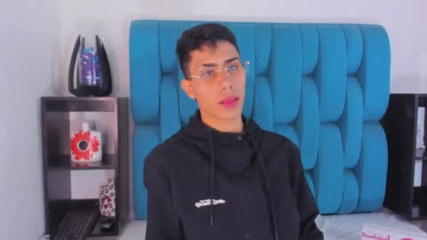 alannaughty_ online show from January 8, 9:01 pm