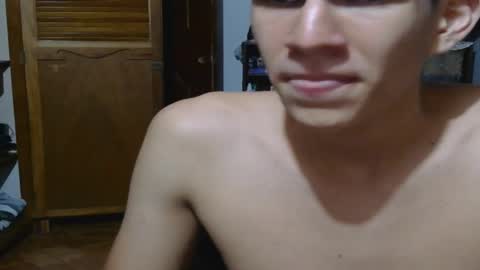 Snapshot of albajadmamad_01 chatting on March 12, 5:35 am josevcam online show from March 12, 5:35 am