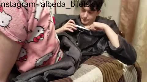 Snapshot of albeda22 chatting on October 16, 12:51 am Albedo online show from October 16, 12:51 am
