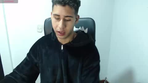 Snapshot of alejandrojf_00 chatting on February 20, 11:43 pm Daiki jack online show from February 20, 11:43 pm