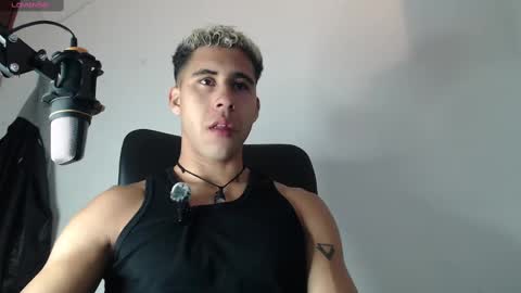 Snapshot of alejandrojf_00 chatting on December 8, 7:32 pm Daiki jack online show from December 8, 7:32 pm