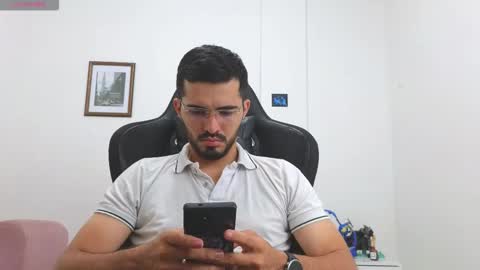 alejandroo_7 online show from October 31, 8:01 pm