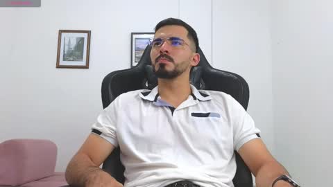 alejandroo_7 online show from November 10, 10:04 pm