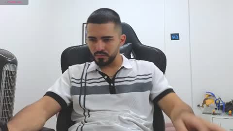 alejandroo_7 online show from June 17, 9:27 pm