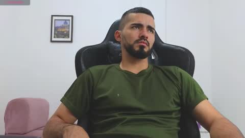 alejandroo_7 online show from February 12, 8:26 pm