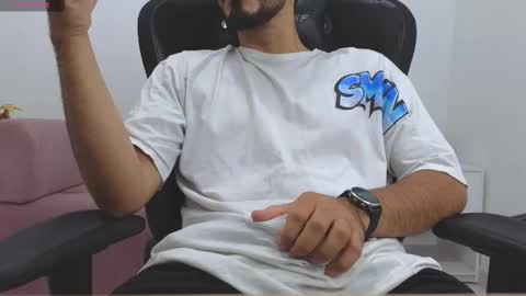 alejandroo_7 online show from October 21, 3:37 pm