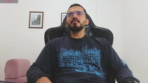 alejandroo_7 online show from December 1, 6:33 pm