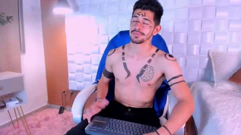 Snapshot of alejandrostorm chatting on February 12, 9:01 pm Alejo online show from February 12, 9:01 pm