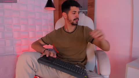 Snapshot of alejandrostorm chatting on October 19, 3:33 am Alejo online show from October 19, 3:33 am