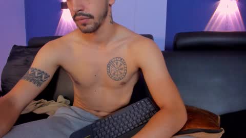 Snapshot of alejandrostorm chatting on October 7, 11:53 pm Alejo online show from October 7, 11:53 pm