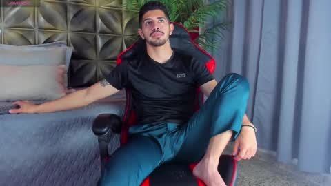 Snapshot of alejandrostorm chatting on December 28, 7:22 pm Alejo online show from December 28, 7:22 pm