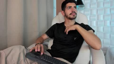 Snapshot of alejandrostorm chatting on October 17, 8:57 pm Alejo online show from October 17, 8:57 pm