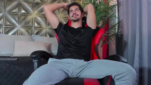 Snapshot of alejandrostorm chatting on December 18, 8:36 pm Alejo online show from December 18, 8:36 pm