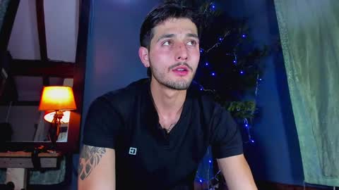 Snapshot of alejo_323__ chatting on January 3, 2:43 am alejo_323__ online show from January 3, 2:43 am