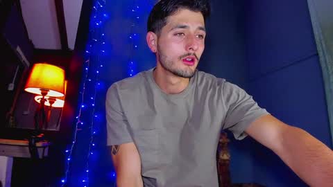 Snapshot of alejo_323__ chatting on January 19, 4:54 am alejo_323__ online show from January 19, 4:54 am