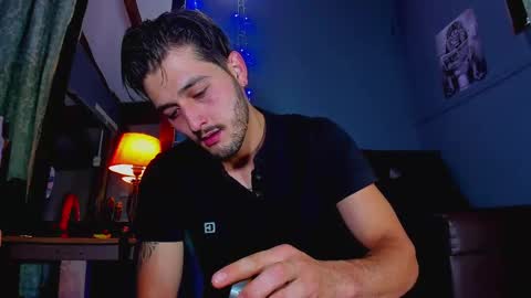 Snapshot of alejo_323__ chatting on February 18, 3:31 am alejo_323__ online show from February 18, 3:31 am