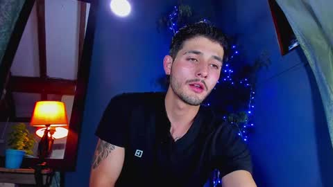 Snapshot of alejo_323__ chatting on December 29, 3:33 am alejo_323__ online show from December 29, 3:33 am