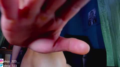 Snapshot of alejo_323__ chatting on March 4, 1:12 am alejo_323__ online show from March 4, 1:12 am