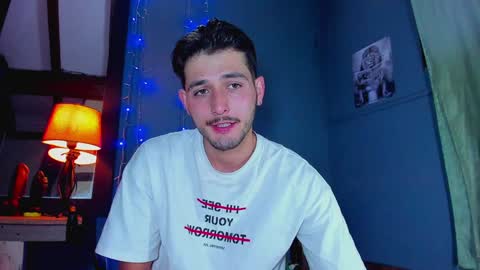 Snapshot of alejo_323__ chatting on January 24, 3:43 am alejo_323__ online show from January 24, 3:43 am