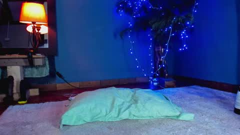 Snapshot of alejo_323__ chatting on December 31, 12:21 am alejo_323__ online show from December 31, 12:21 am