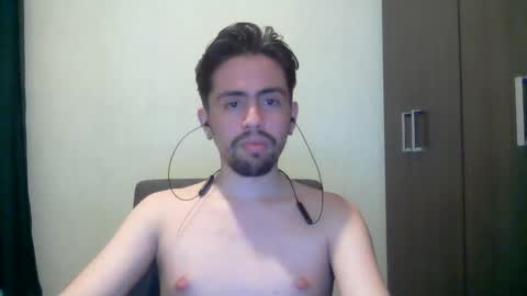 alejo_shy online show from December 10, 5:39 am
