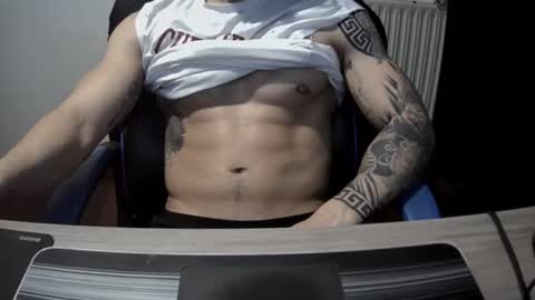 alejoduarte16 online show from April 25, 2:14 pm