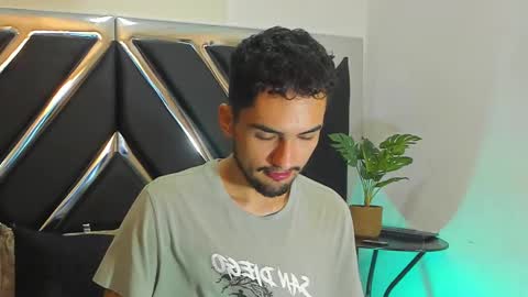 Snapshot of alekruizx chatting on September 26, 7:28 am Alek online show from September 26, 7:28 am