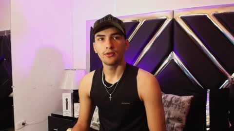 Snapshot of alekruizx chatting on October 18, 11:04 am Alek online show from October 18, 11:04 am