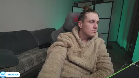 Snapshot of aleks_fisher chatting on October 16, 5:21 pm Alex and Linar online show from October 16, 5:21 pm