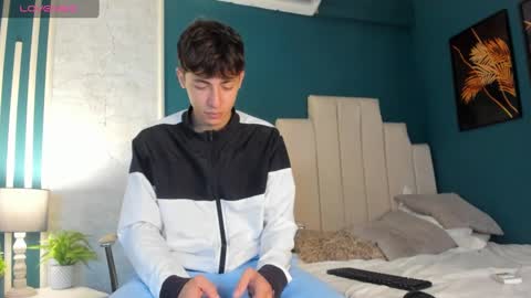 Snapshot of alessandro_dybala chatting on December 5, 12:33 pm Alessandro Dybala online show from December 5, 12:33 pm