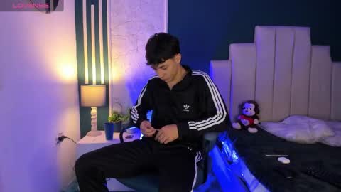 Snapshot of alessandro_dybala chatting on February 26, 12:14 pm Alessandro Dybala online show from February 26, 12:14 pm