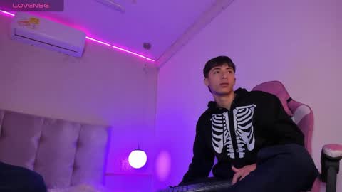 Snapshot of alessandro_dybala chatting on January 25, 12:26 pm Alessandro Dybala online show from January 25, 12:26 pm