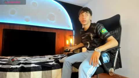 Snapshot of alessandro_dybala chatting on March 12, 3:40 pm Alessandro Dybala online show from March 12, 3:40 pm