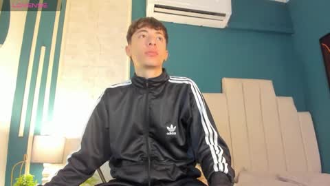 Snapshot of alessandro_dybala chatting on December 19, 12:12 pm Alessandro Dybala online show from December 19, 12:12 pm