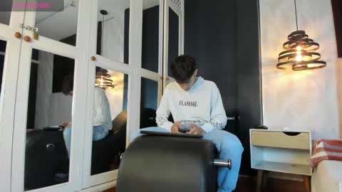 Snapshot of alessandro_dybala chatting on February 20, 12:04 pm Alessandro Dybala online show from February 20, 12:04 pm