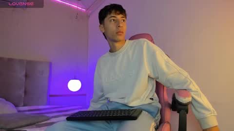 Snapshot of alessandro_dybala chatting on February 7, 11:34 am Alessandro Dybala online show from February 7, 11:34 am