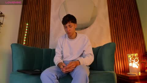 Snapshot of alessandro_dybala chatting on January 30, 12:37 pm Alessandro Dybala online show from January 30, 12:37 pm