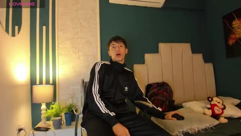 Snapshot of alessandro_dybala chatting on February 8, 11:55 am Alessandro Dybala online show from February 8, 11:55 am